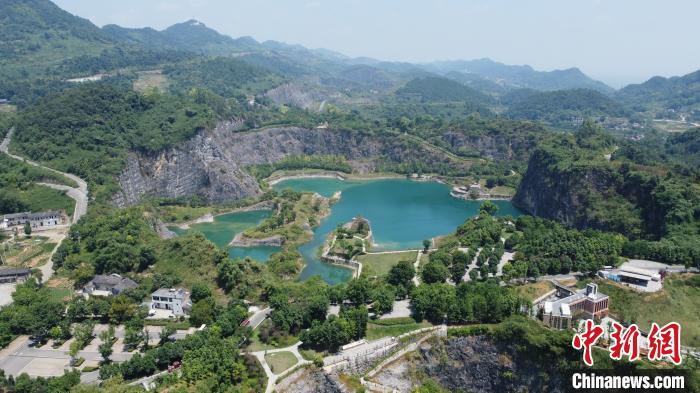 重庆铜锣山矿山公园风景如画